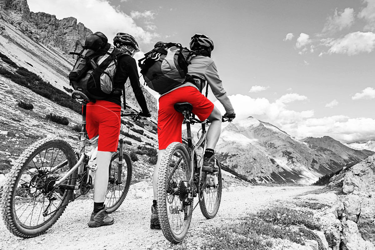 Mit dem Fahrrad in die Berge, zum See oder in die Stadt. Ein Fahrradhelm steht Dir immer gut.