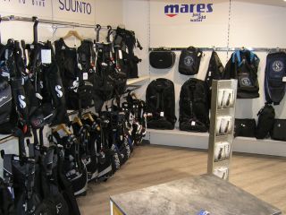 Jackets und Taschen.