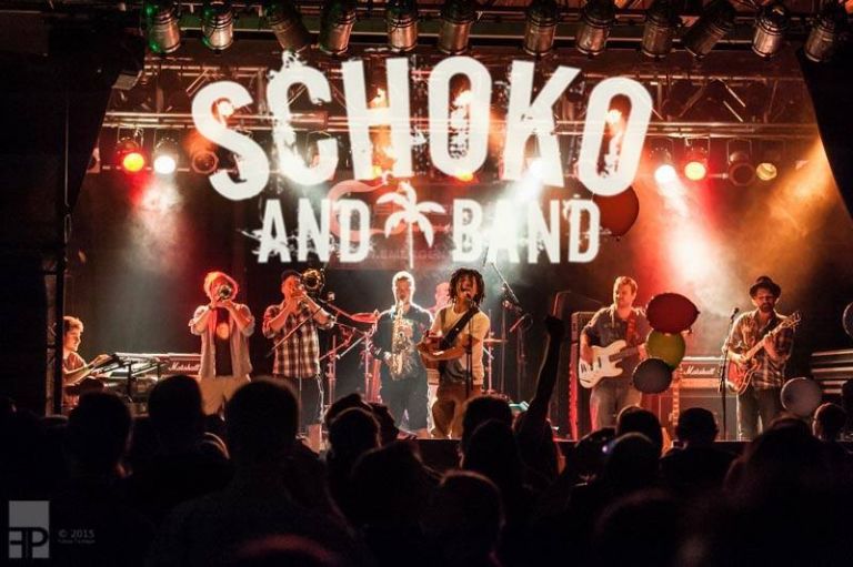 Eröffnungsfeier mit Band