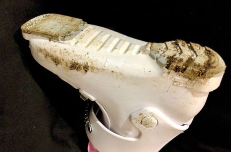 Verdreckte Skischuhe